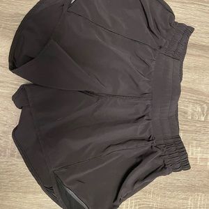 Lululemon HOTTY HOT SHORT II *LONG 4"
